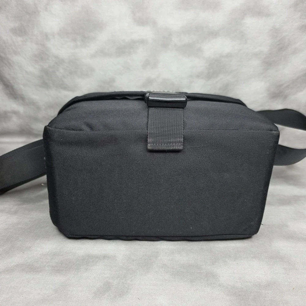 Canon camera shoulder